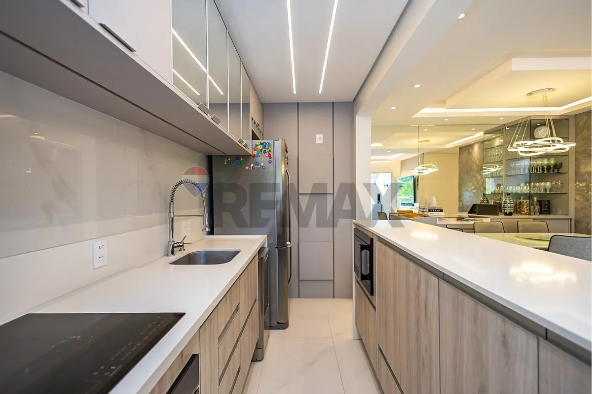 Glass-enclosed balcony in a 2-bedroom apartment, 69 m² — photo 8