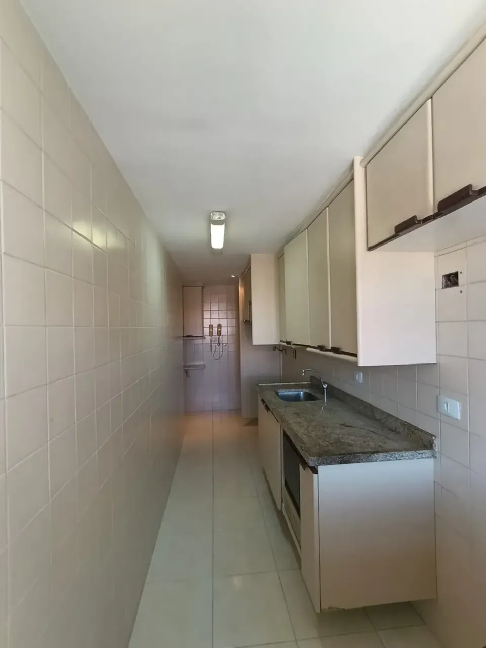 Unfurnished 2-bedroom apartment with a balcony — photo 5