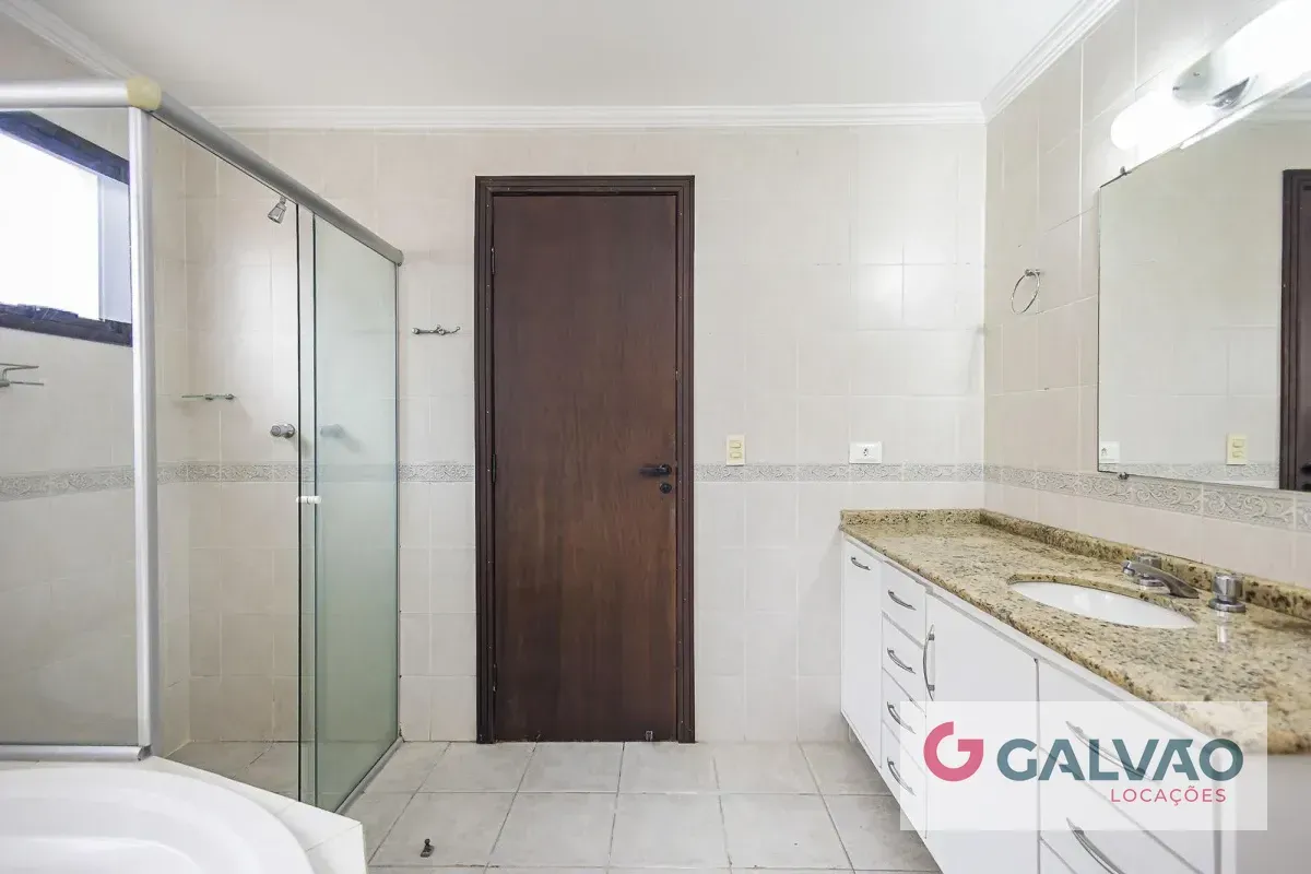 3-bedroom house with a bathtub — photo 22
