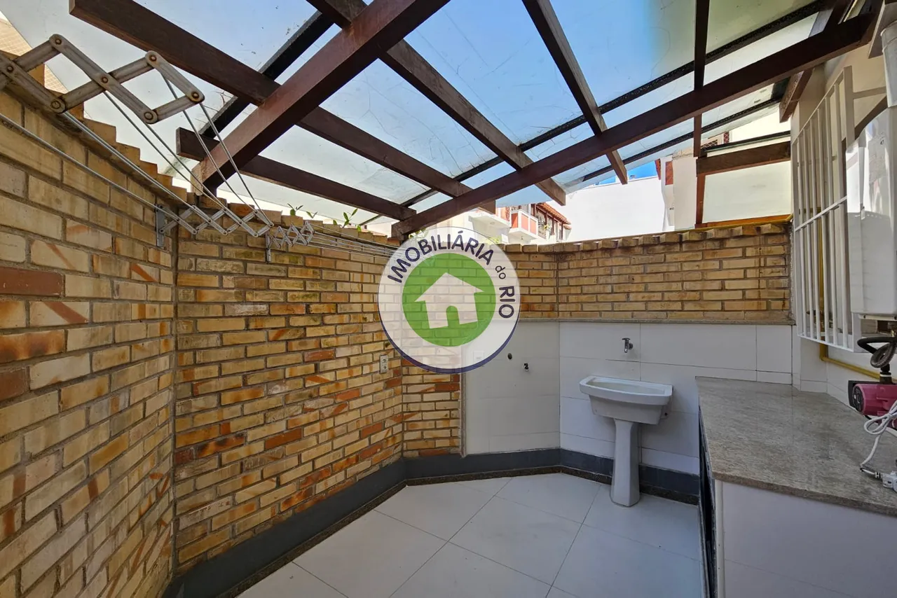 House with 4 bedrooms and 5 bathrooms plus balcony — photo 4