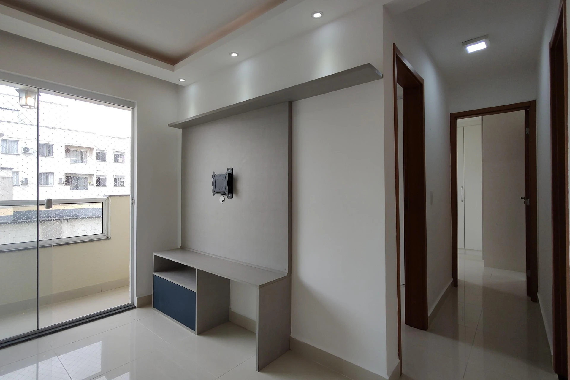 2-bedroom apartment in a building with a gym — photo 13