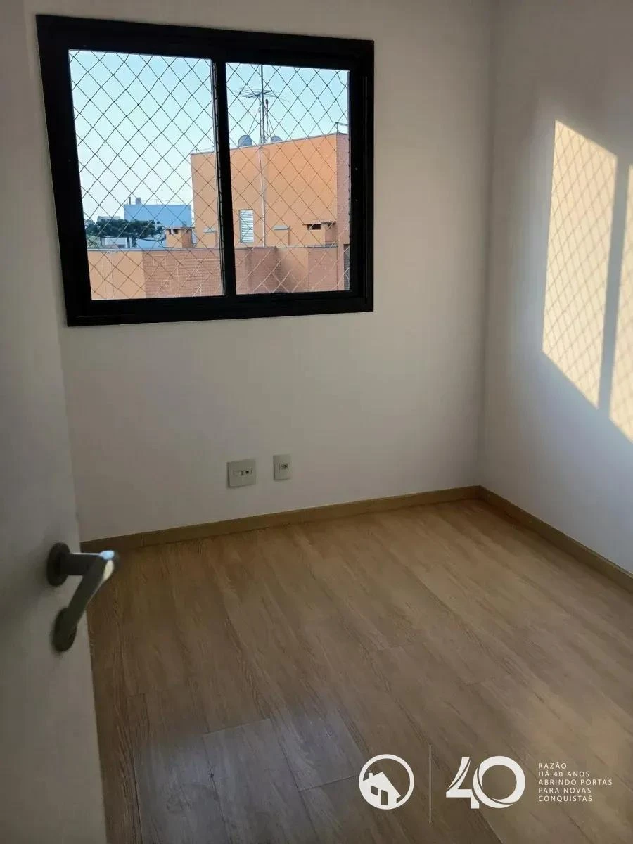 Wood or laminate floors in a 2-bedroom apartment, 70 m² — photo 8