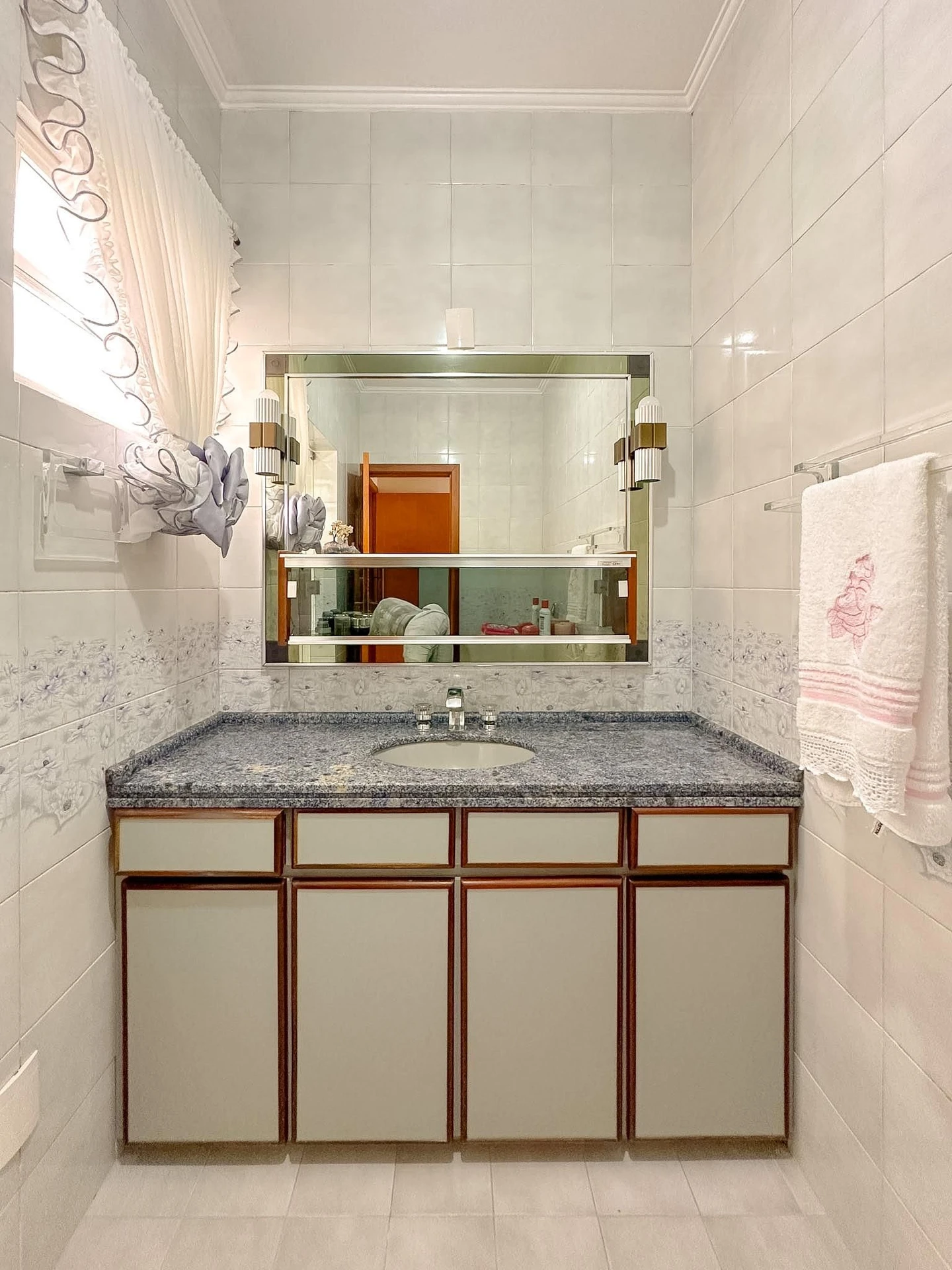 Furnished house, 250 m², with a bathtub — photo 80