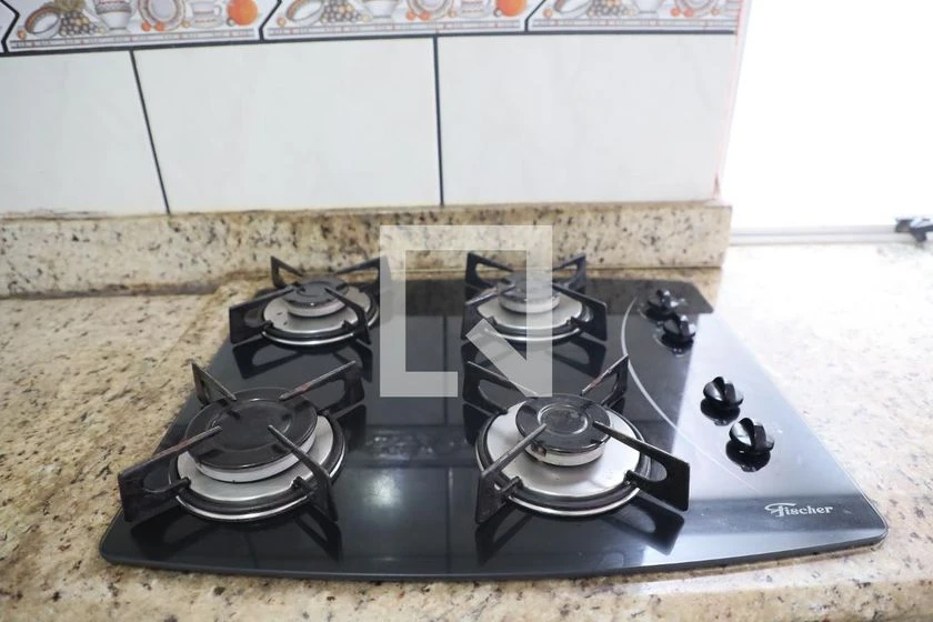 Apartamento mobiliado com 2 quartos e varanda — photo 6