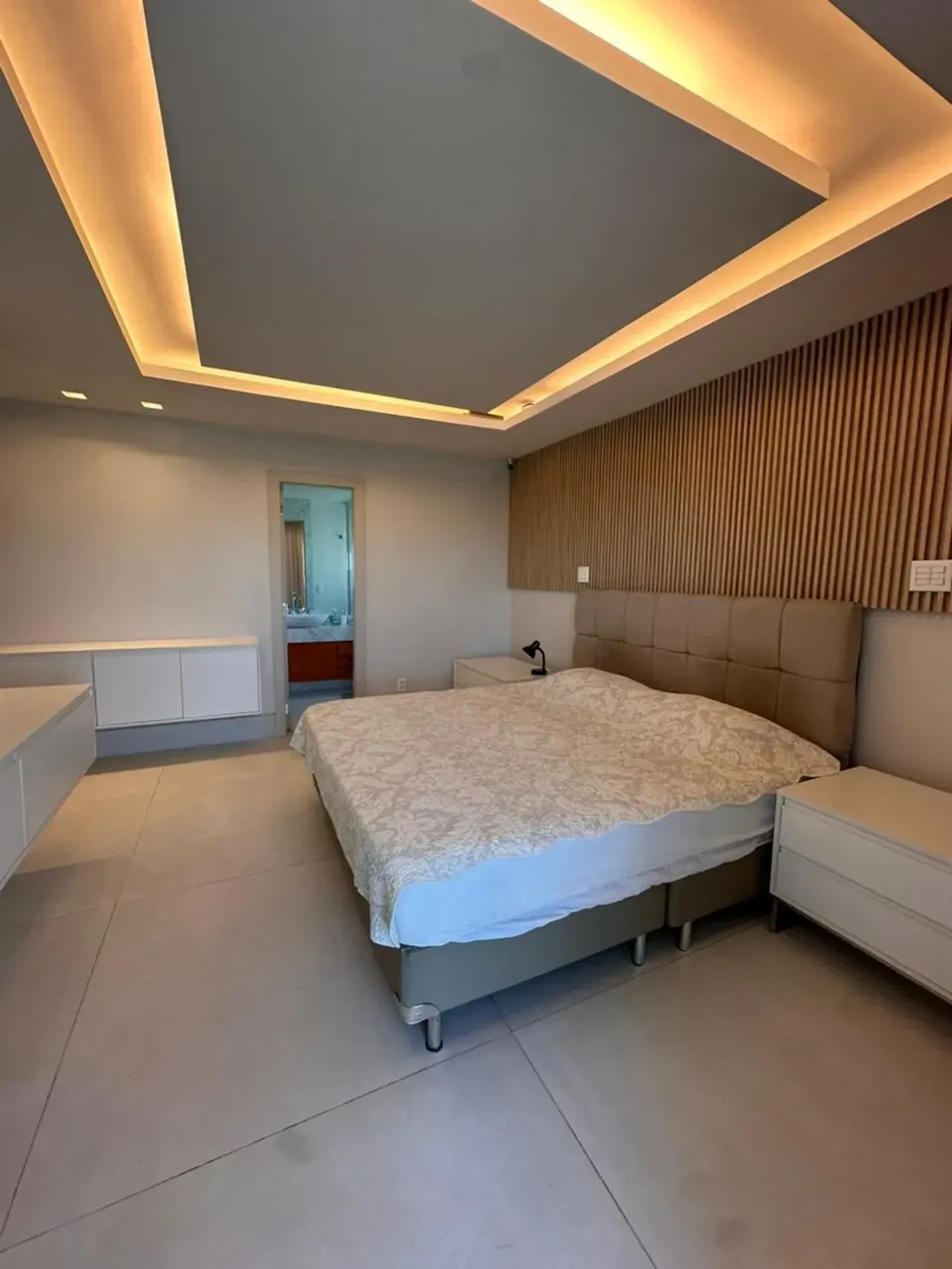 Apartment with balcony and built-in grill — photo 40