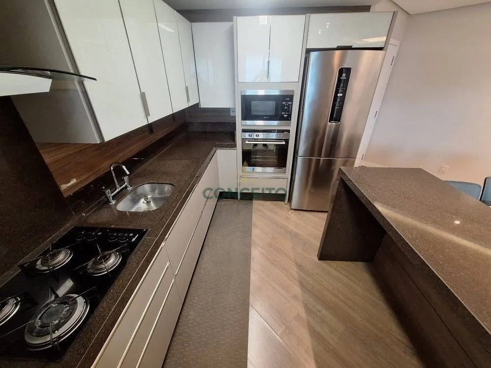 2-bedroom apartment with a walk-in closet in Florianópolis — photo 2