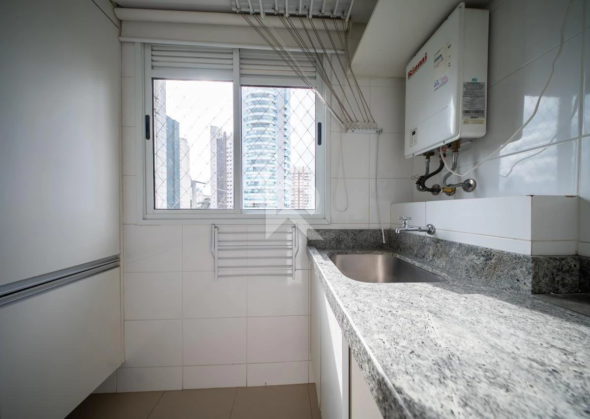 192 m² apartment with floor-to-ceiling windows and a bathtub — photo 15