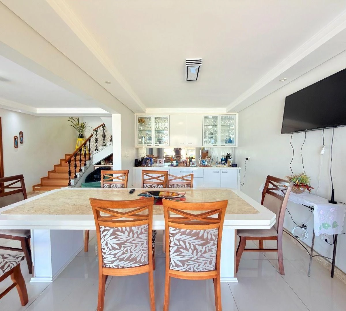 4-bedroom house with a bathtub in Curitiba — photo 16