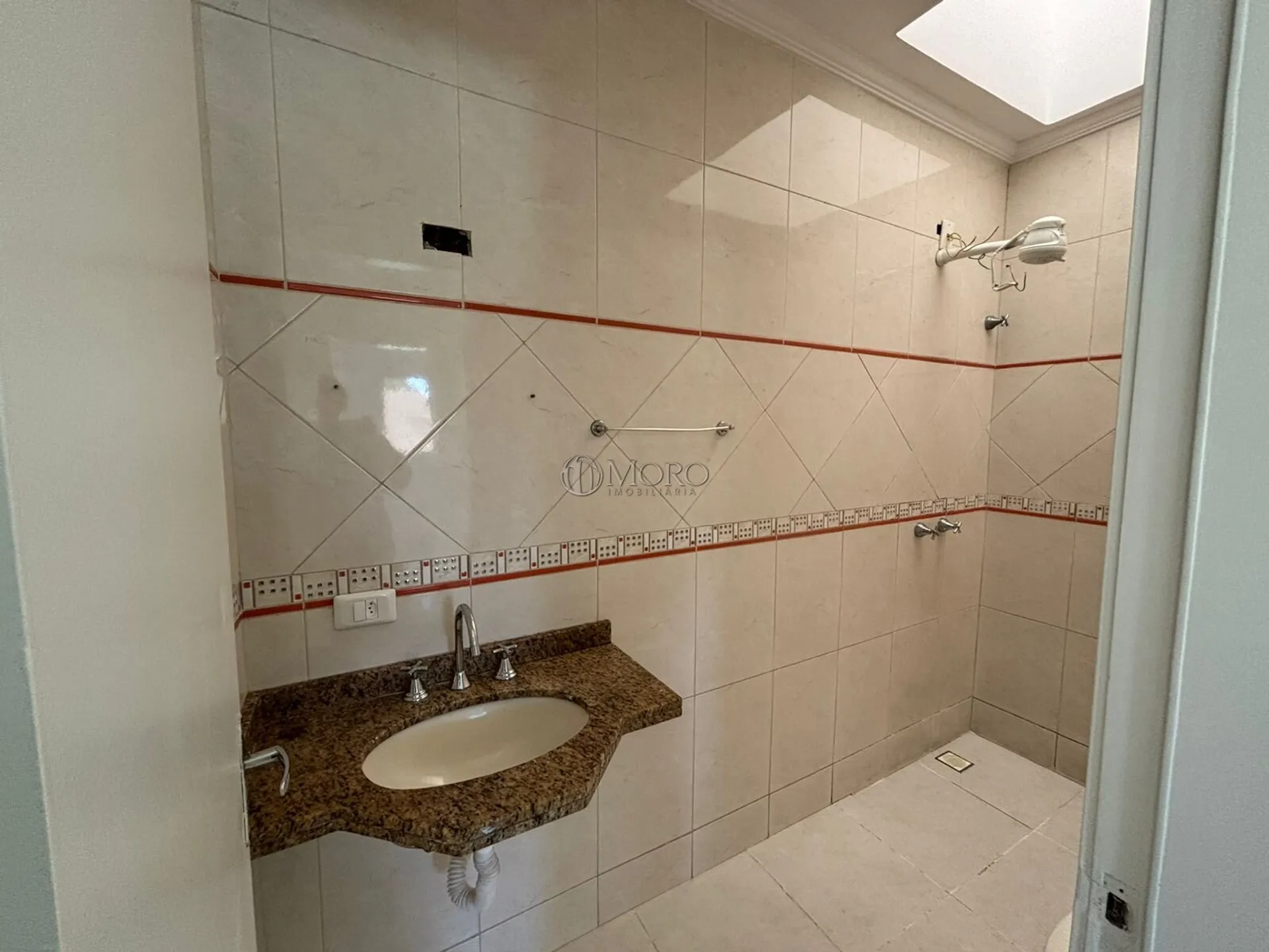 Townhouse with a closed kitchen and 3 bedrooms — photo 31
