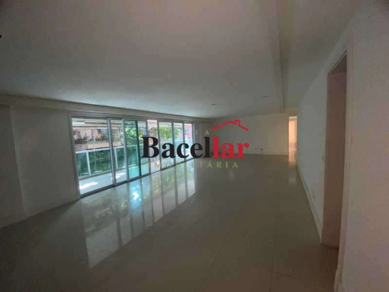 Apartamento con 4 suites y 229 m² con cocina cerrada — photo 17