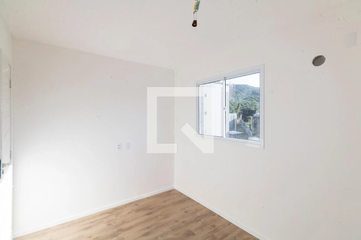 2-bedroom apartment with 1 bathroom, no parking — photo 34