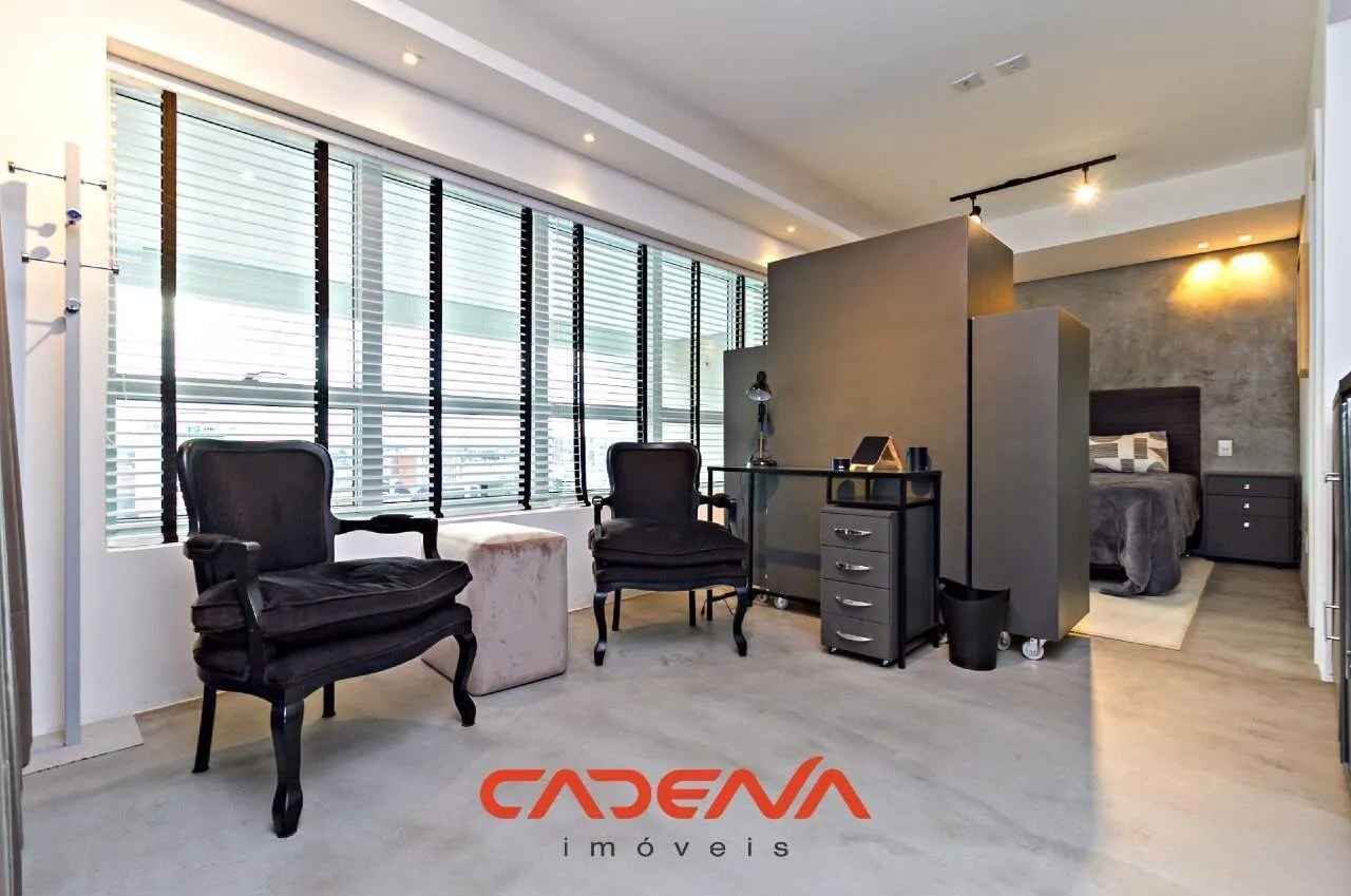 One-bedroom apartment with floor-to-ceiling windows — photo 4