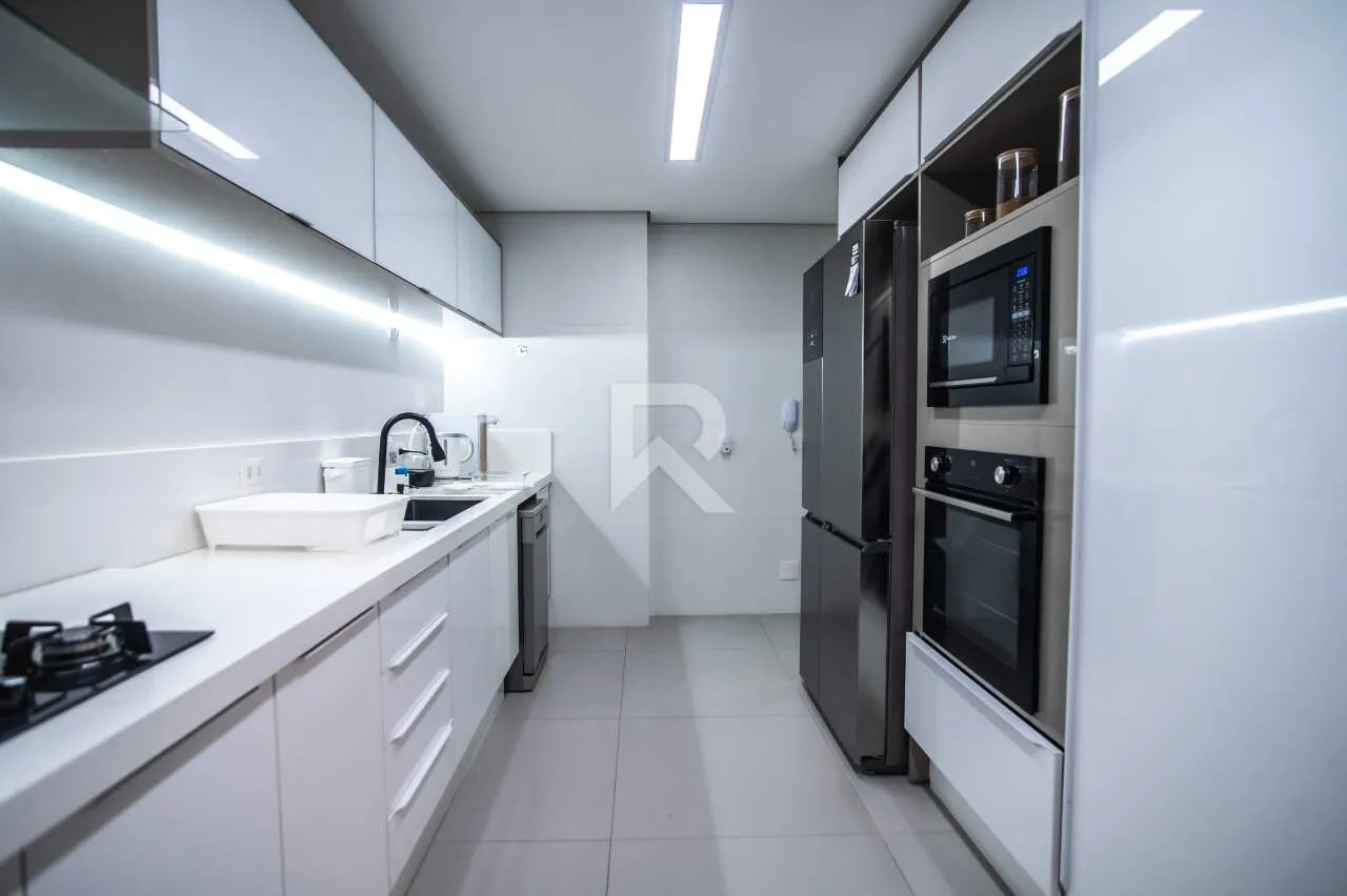 Furnished apartment with 4 en-suite bedrooms and 255 m² — photo 14