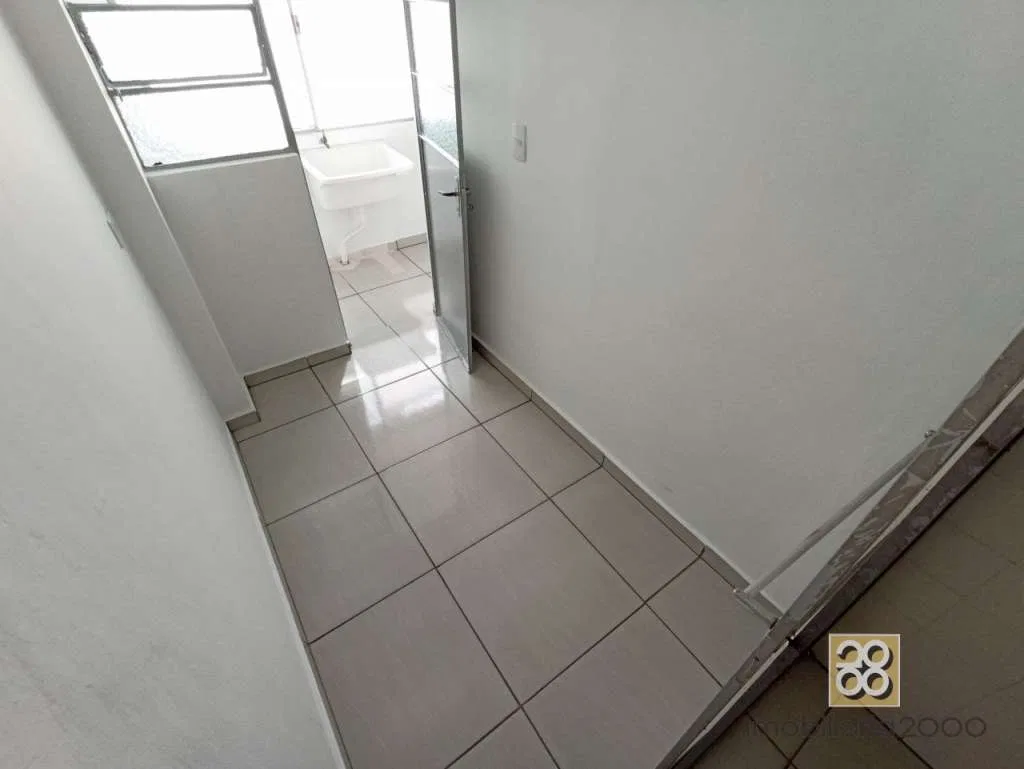 3-bedroom apartment with wood or laminate floors — photo 19