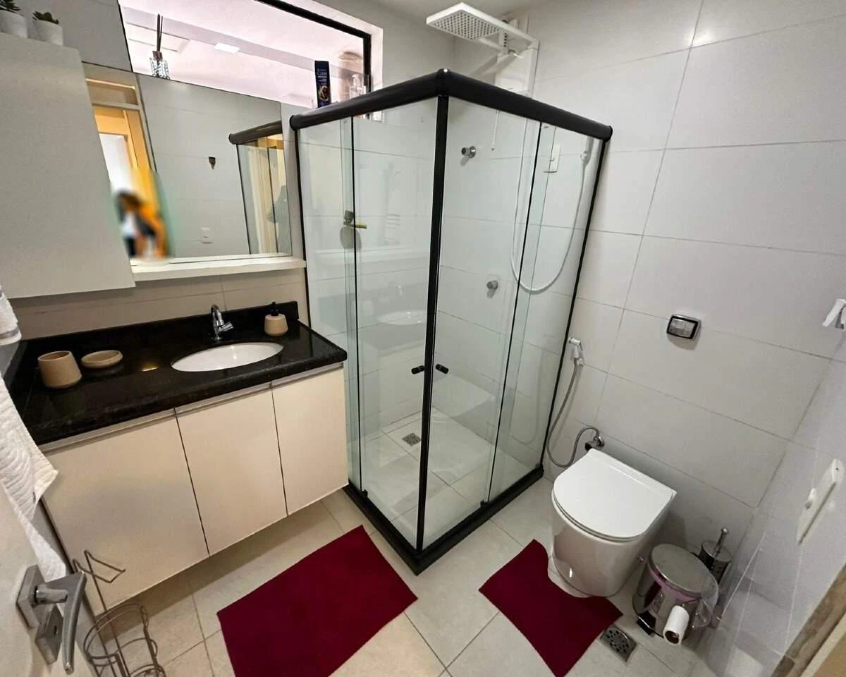Glass-enclosed balcony in a 3-bedroom apartment, 190 m² — photo 16