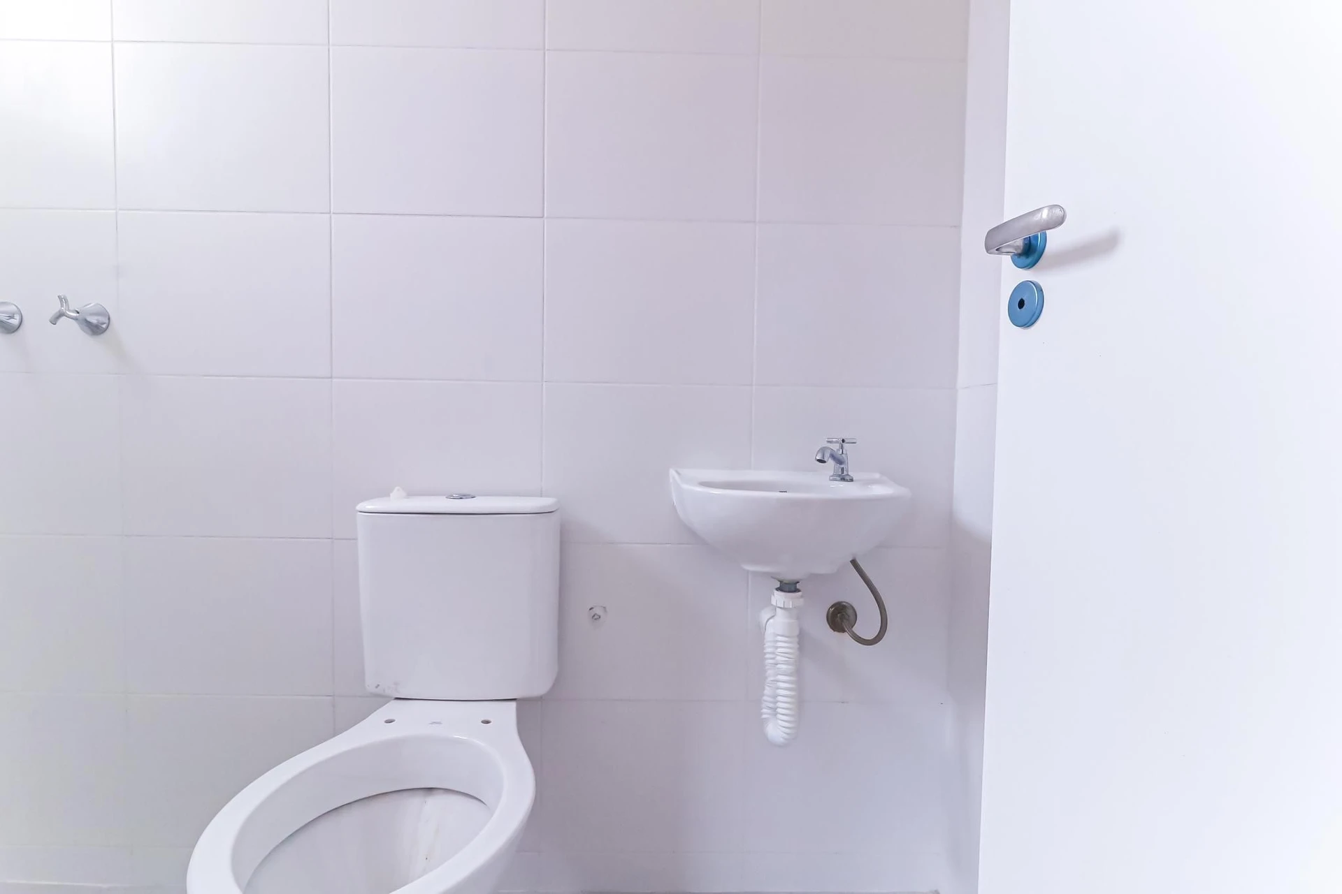 Apartamento de 2 quartos em condomínio com piscina — photo 12