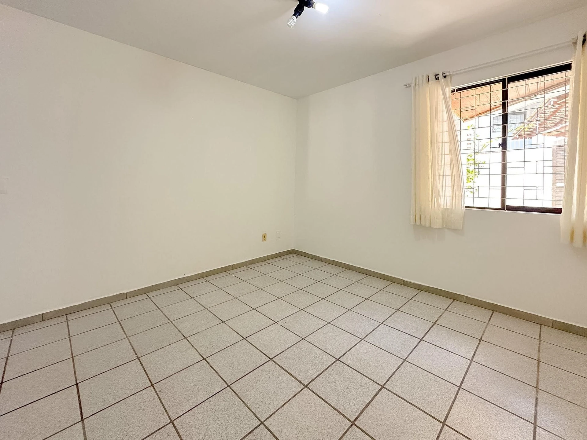 3-bedroom apartment with a grill on the balcony — photo 22
