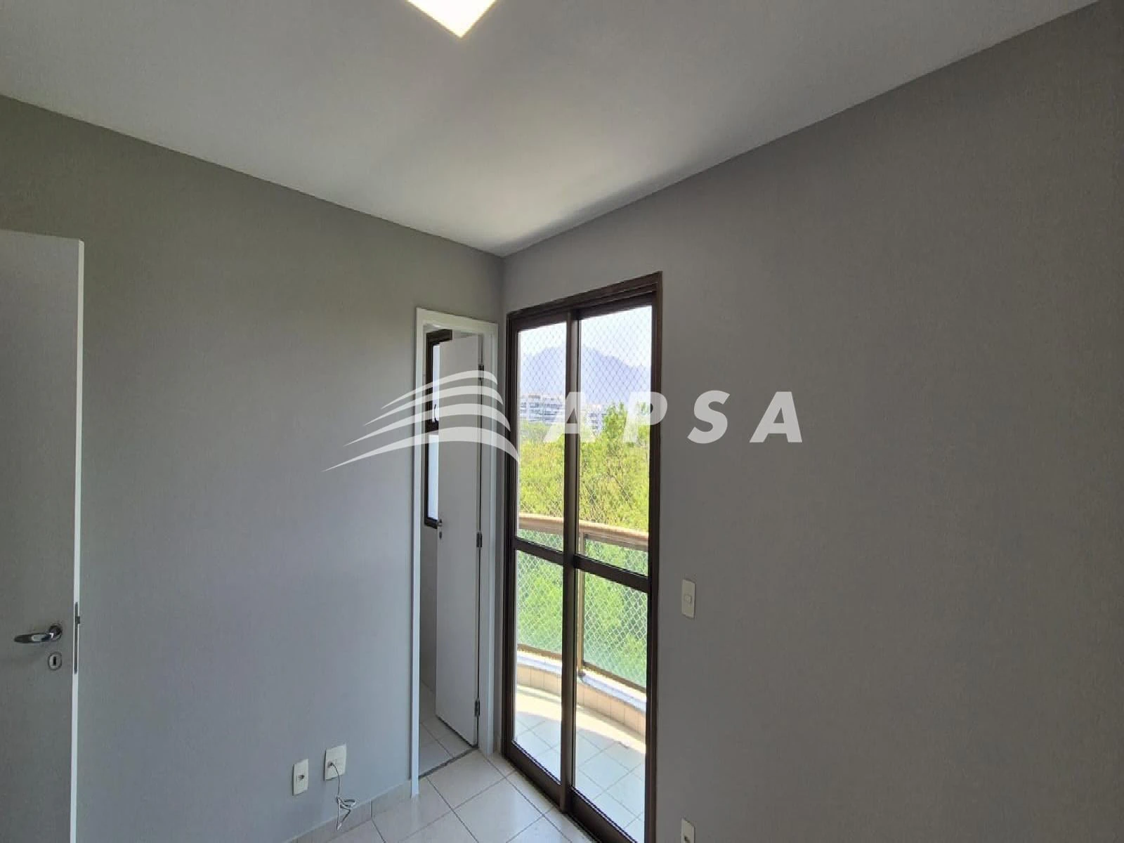 Glass-enclosed balcony in a 3-bedroom apartment, 91 m² — photo 13
