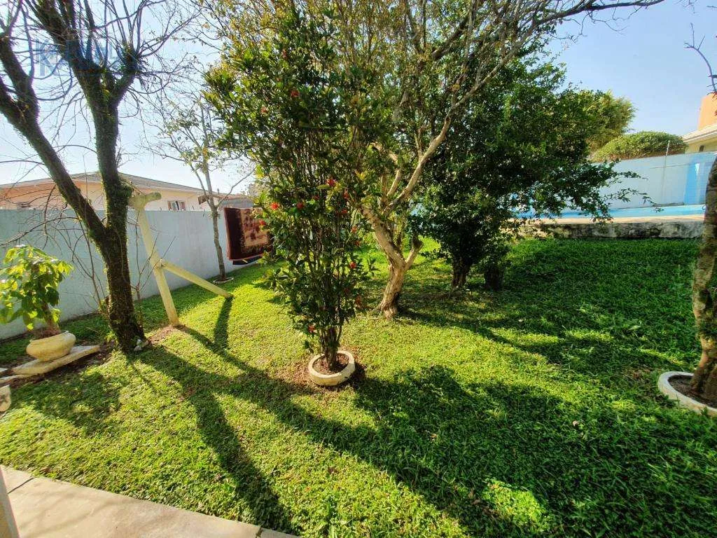House with open-plan kitchen and private garden — photo 9