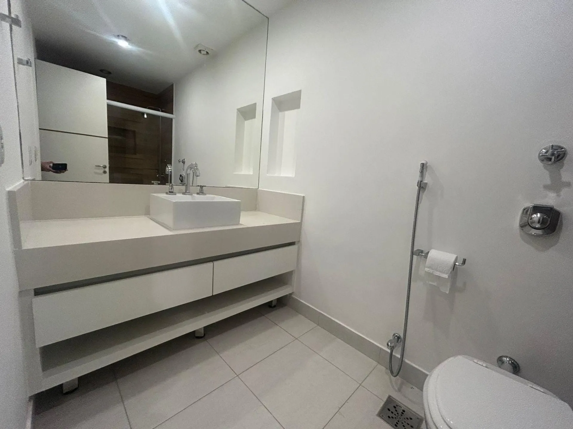 Apartment with 4 bedrooms and an enclosed balcony — photo 36