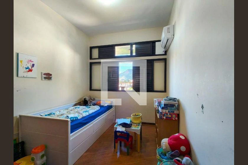 Glass-enclosed balcony in a 3-bedroom apartment, 107 m² — photo 6