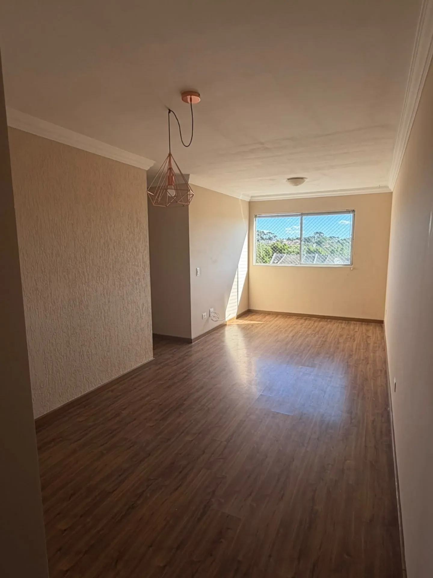 Wood or laminate floors in a 3-bedroom apartment, 65 m²