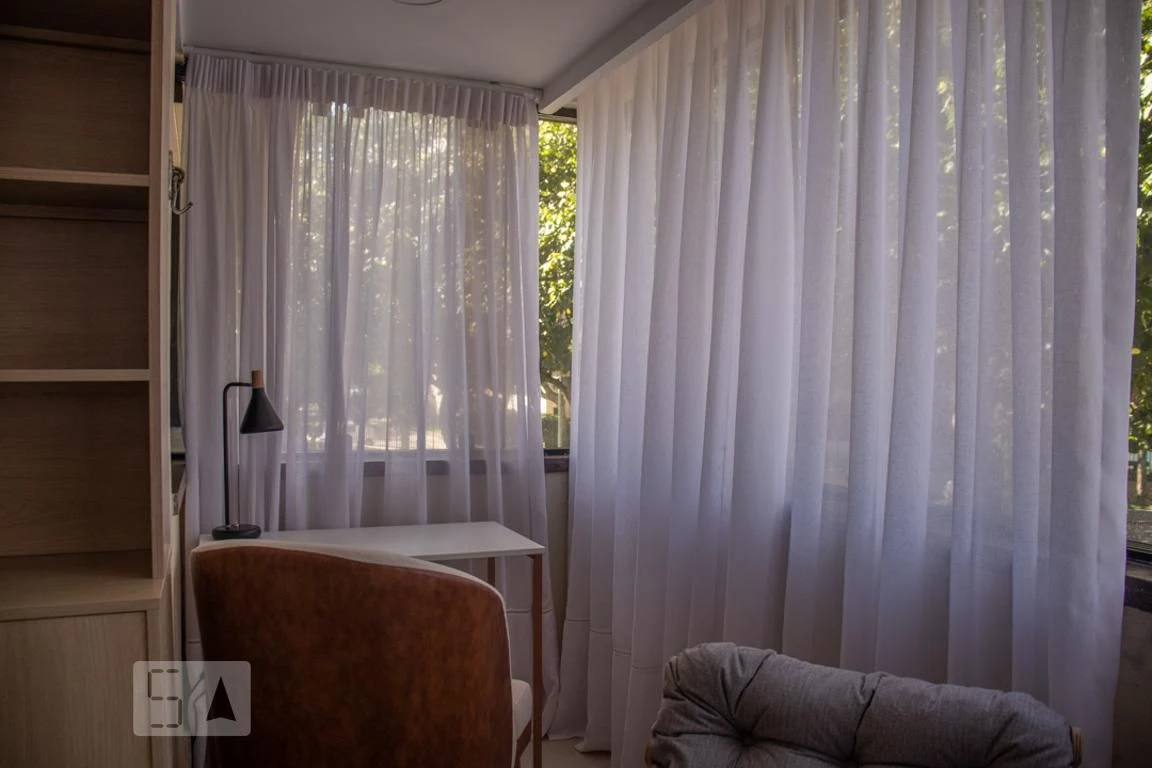 Furnished 2-bedroom apartment with enclosed glass balcony — photo 21