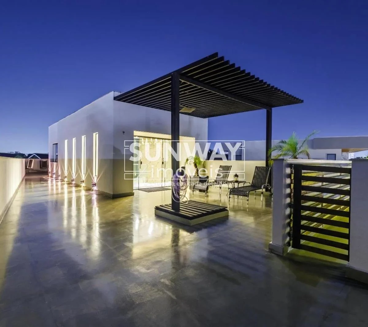 601 m² house with floor-to-ceiling windows and a home office — photo 11