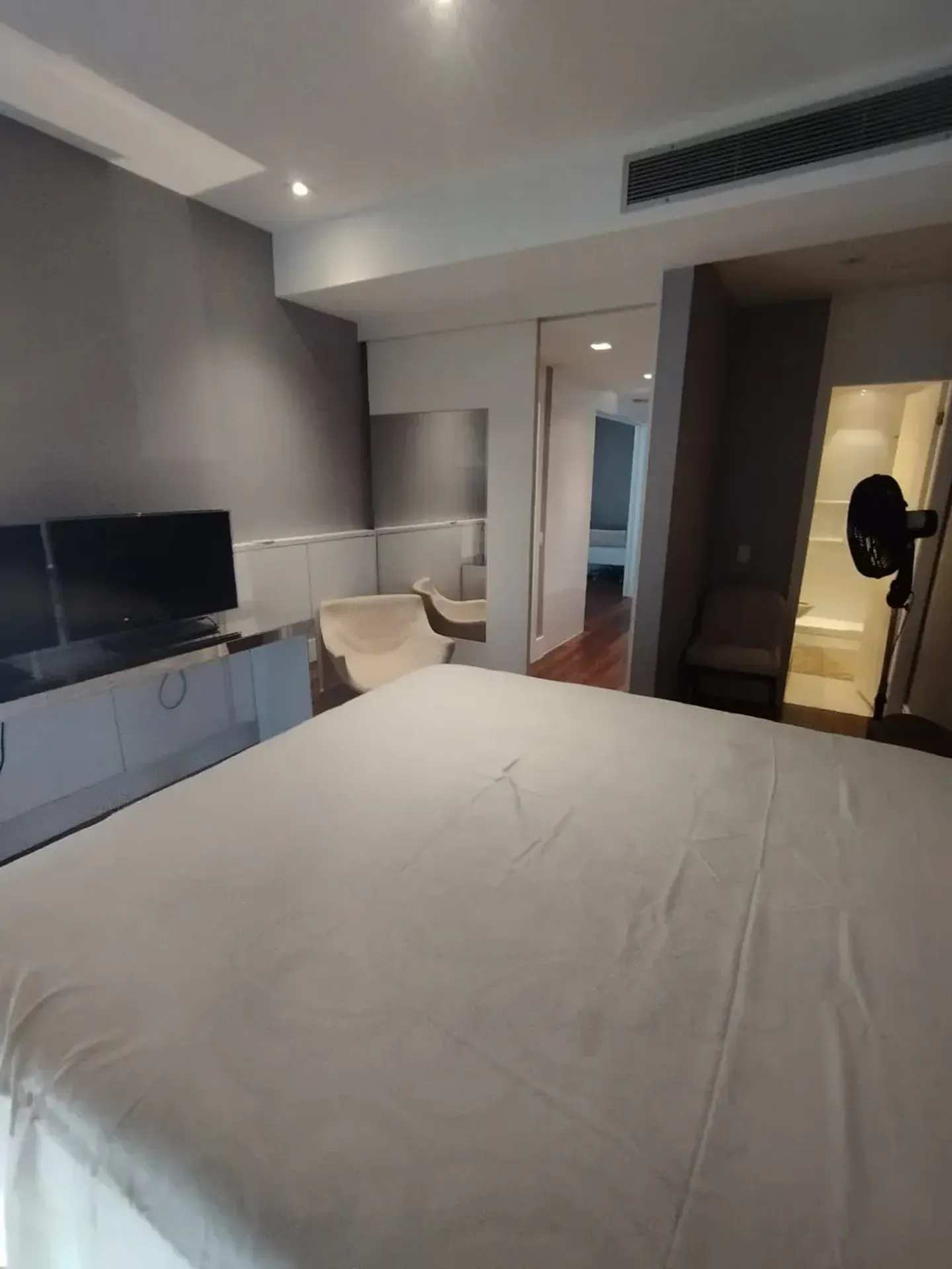 Apartamento sem mobília com 4 quartos e 5 banheiros — photo 41