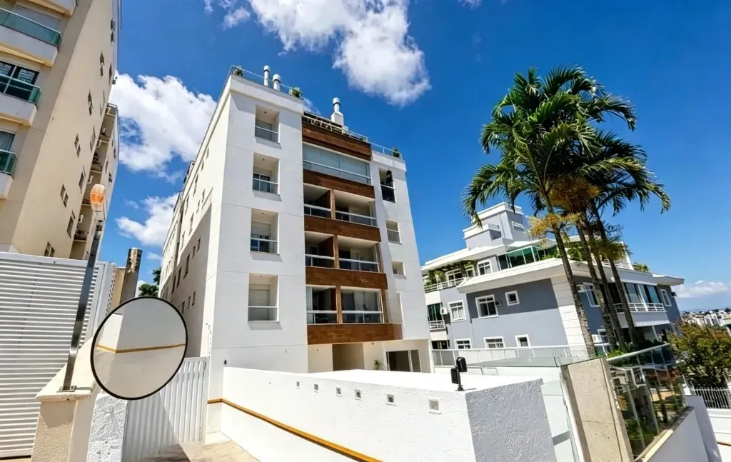204 m² apartment with built-in grill on the balcony — photo 16