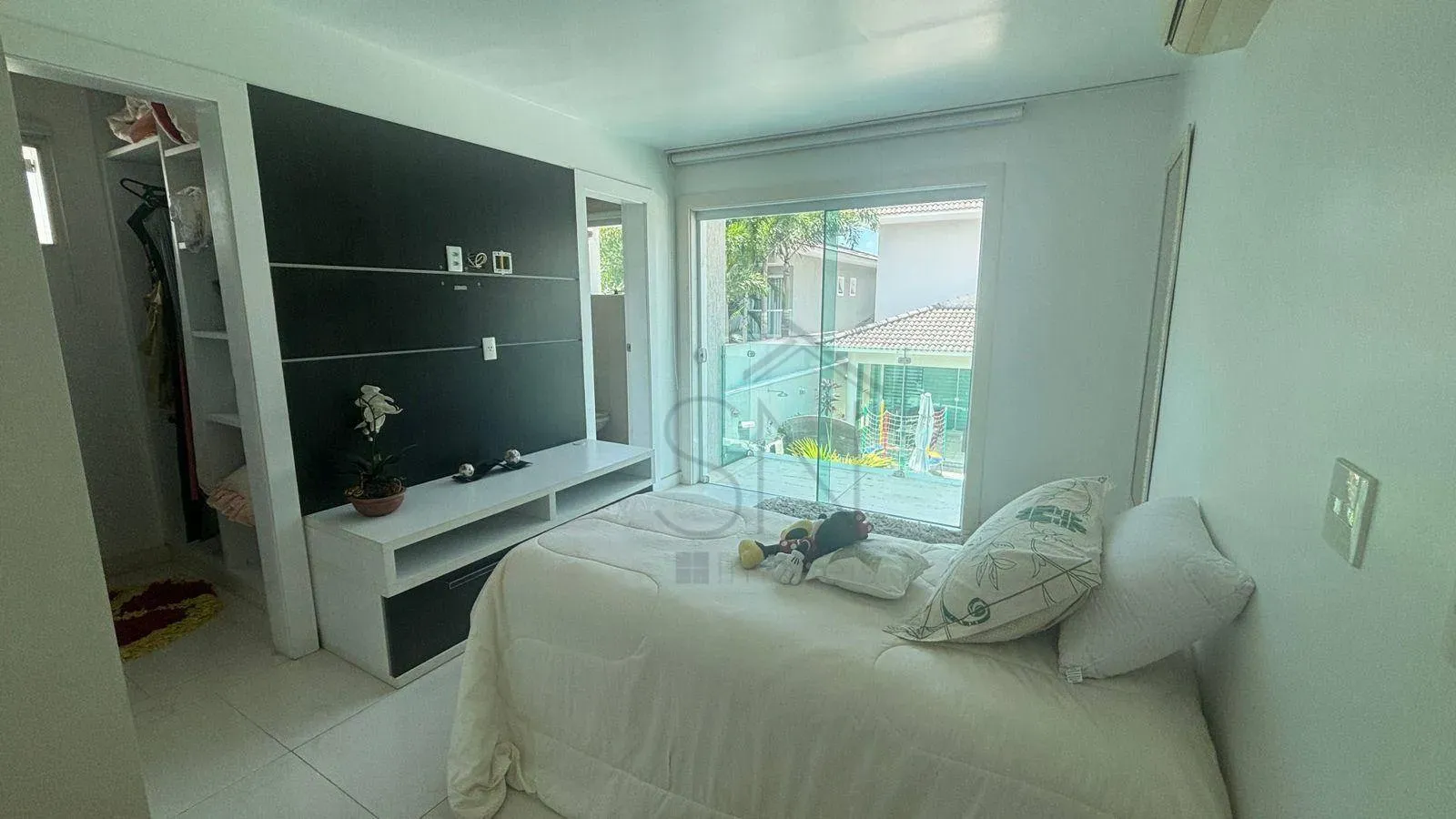 Furnished house 830 m² with 6 bedrooms and open kitchen — photo 33