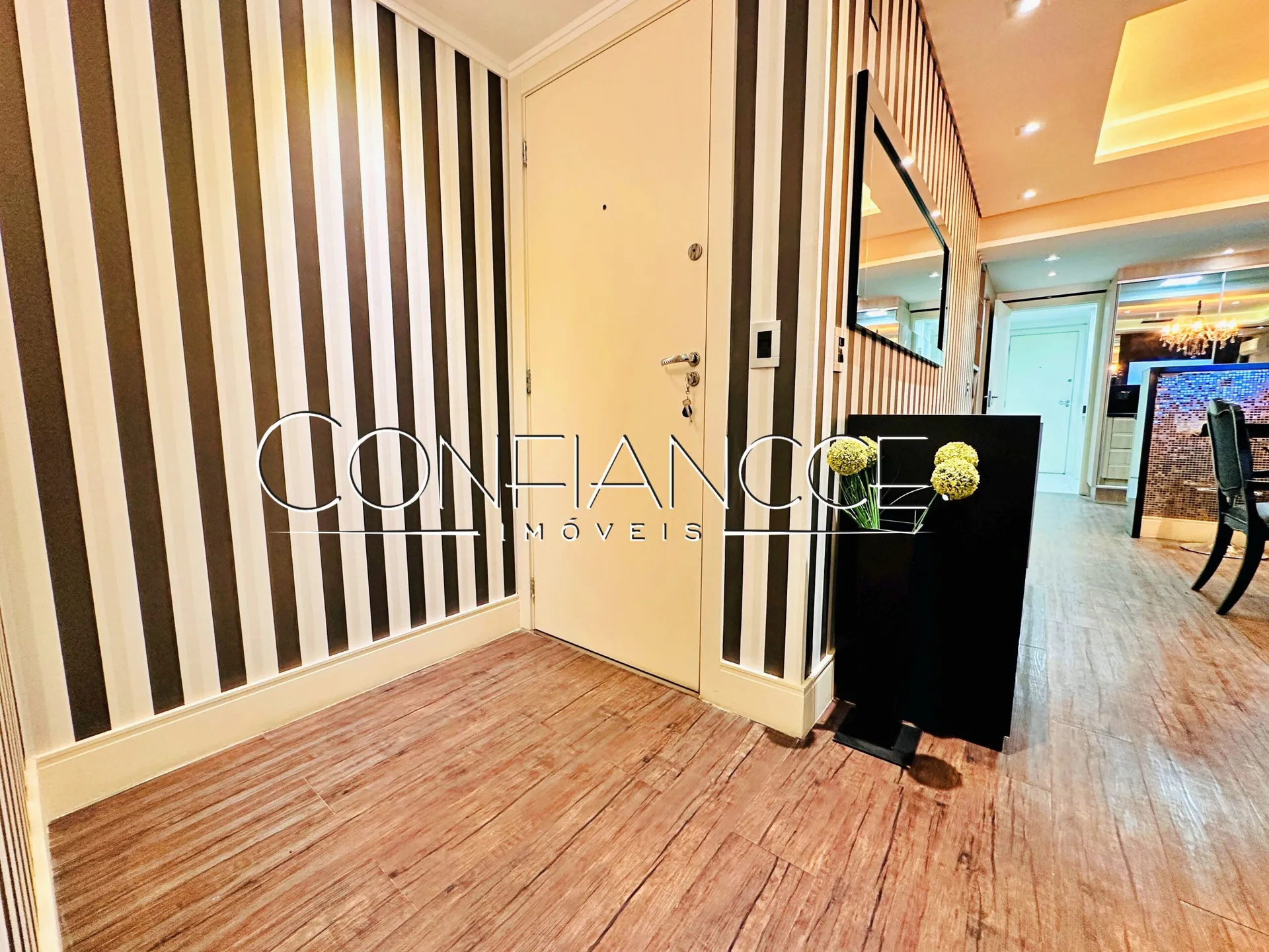 Glass-enclosed balcony in a 3-bedroom apartment, 134 m² — photo 16