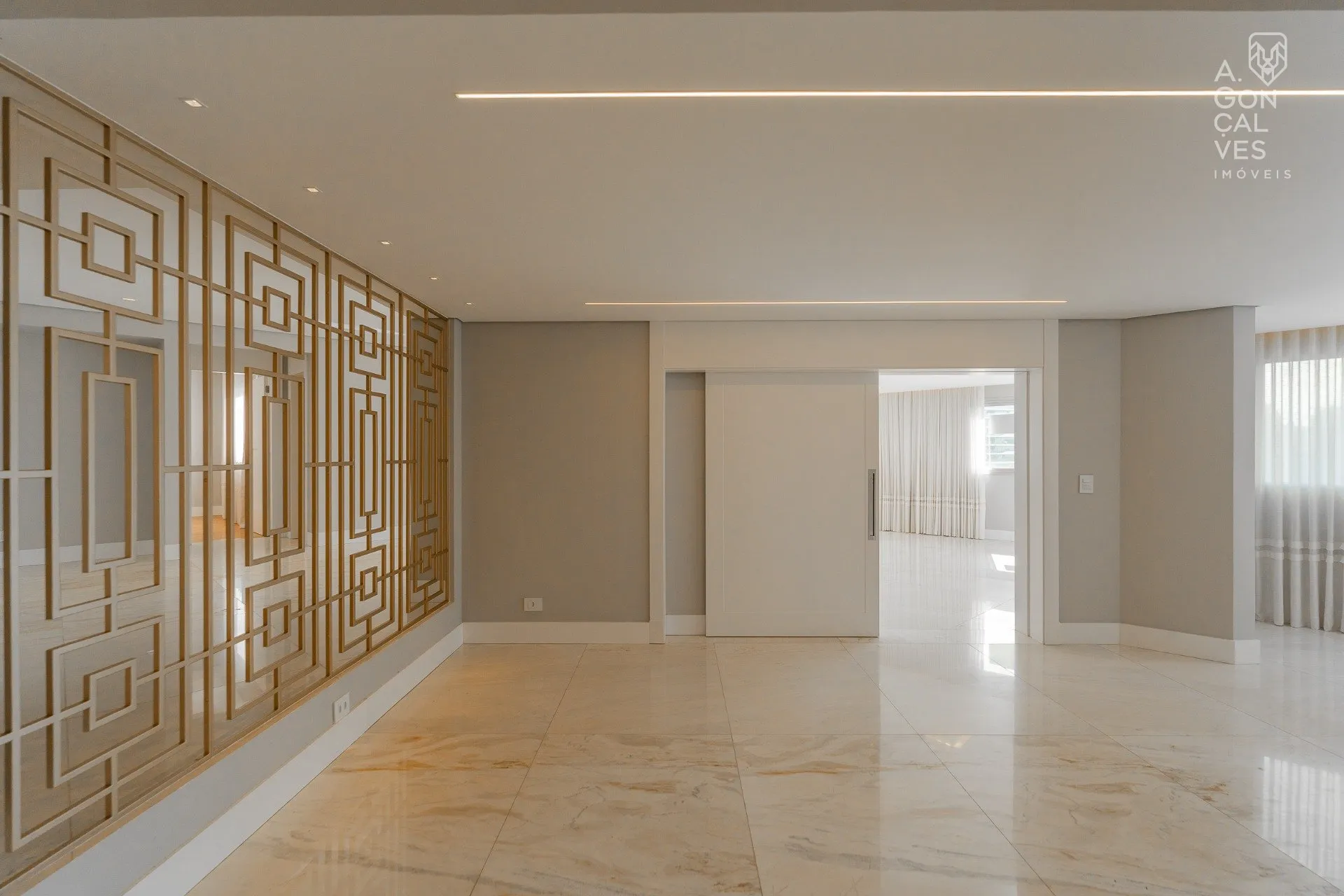 479 m² apartment with 4 bedrooms and 4 parking spaces — photo 2