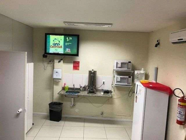 House with 10 bathrooms, 10 parking spots and private BBQ