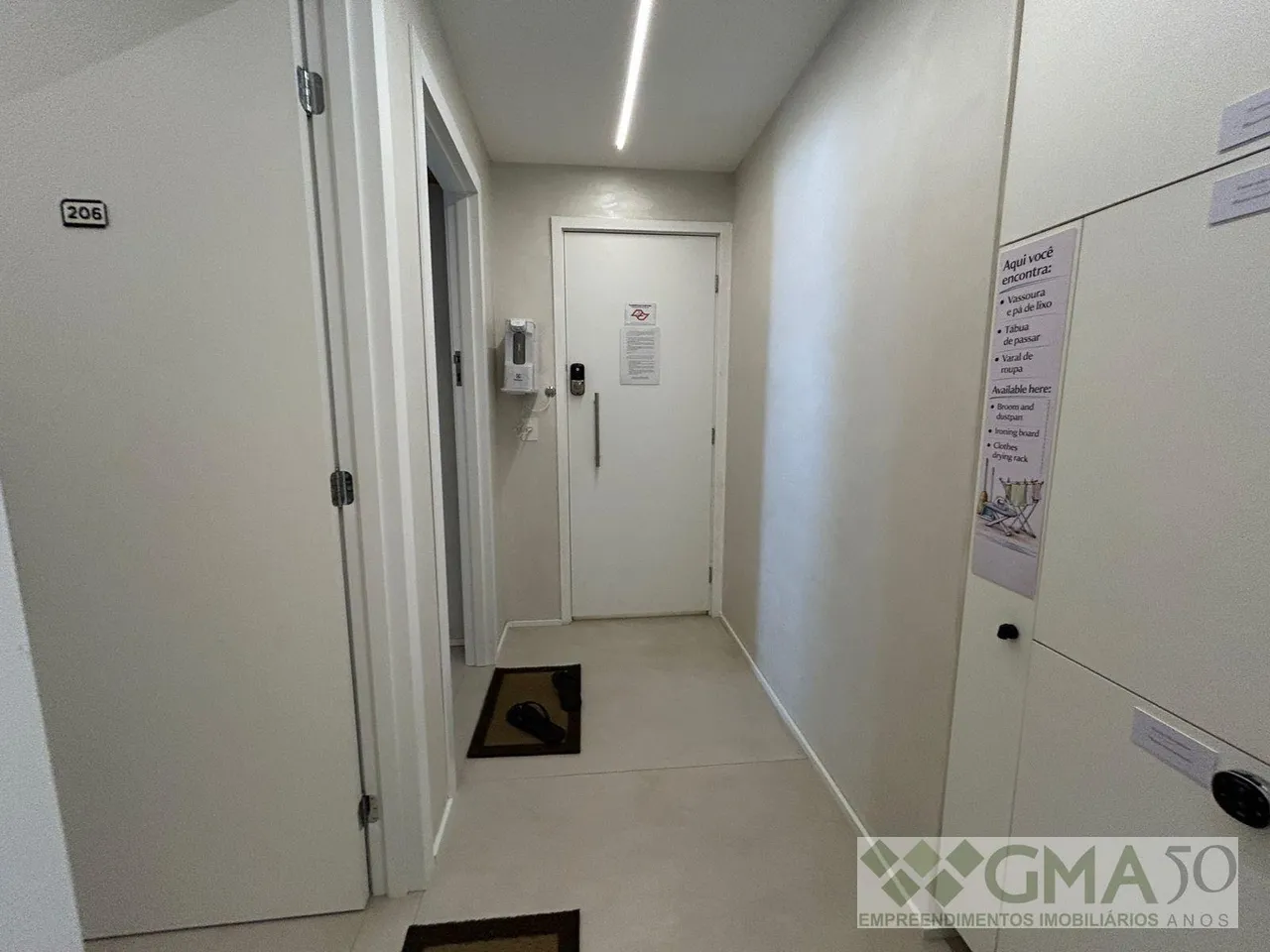 Furnished 2-bedroom apartment with open-plan kitchen — photo 18