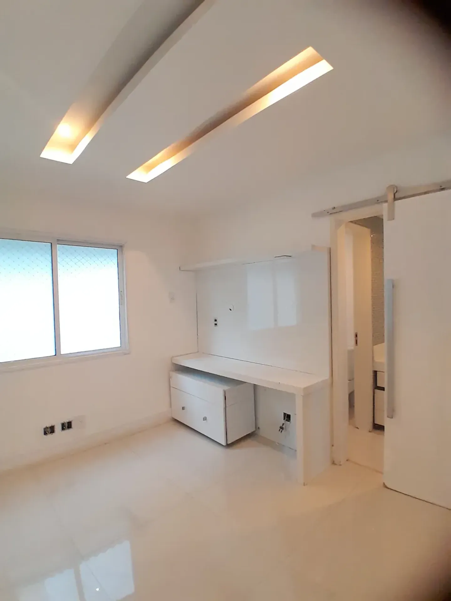 House with 4 en-suite bedrooms and 3 parking spots — photo 33