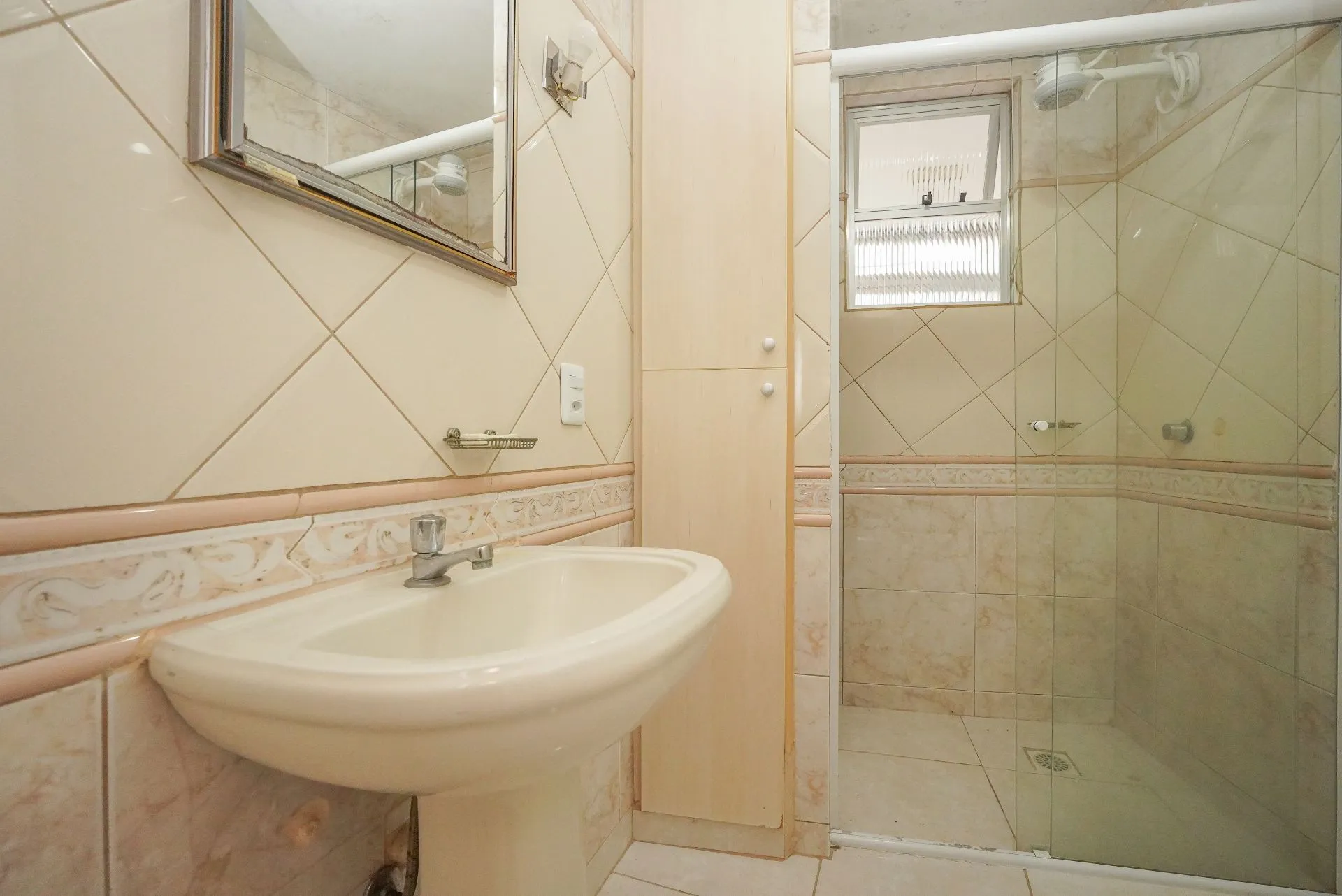 Home office in a 3-bedroom apartment, 140 m² — photo 8