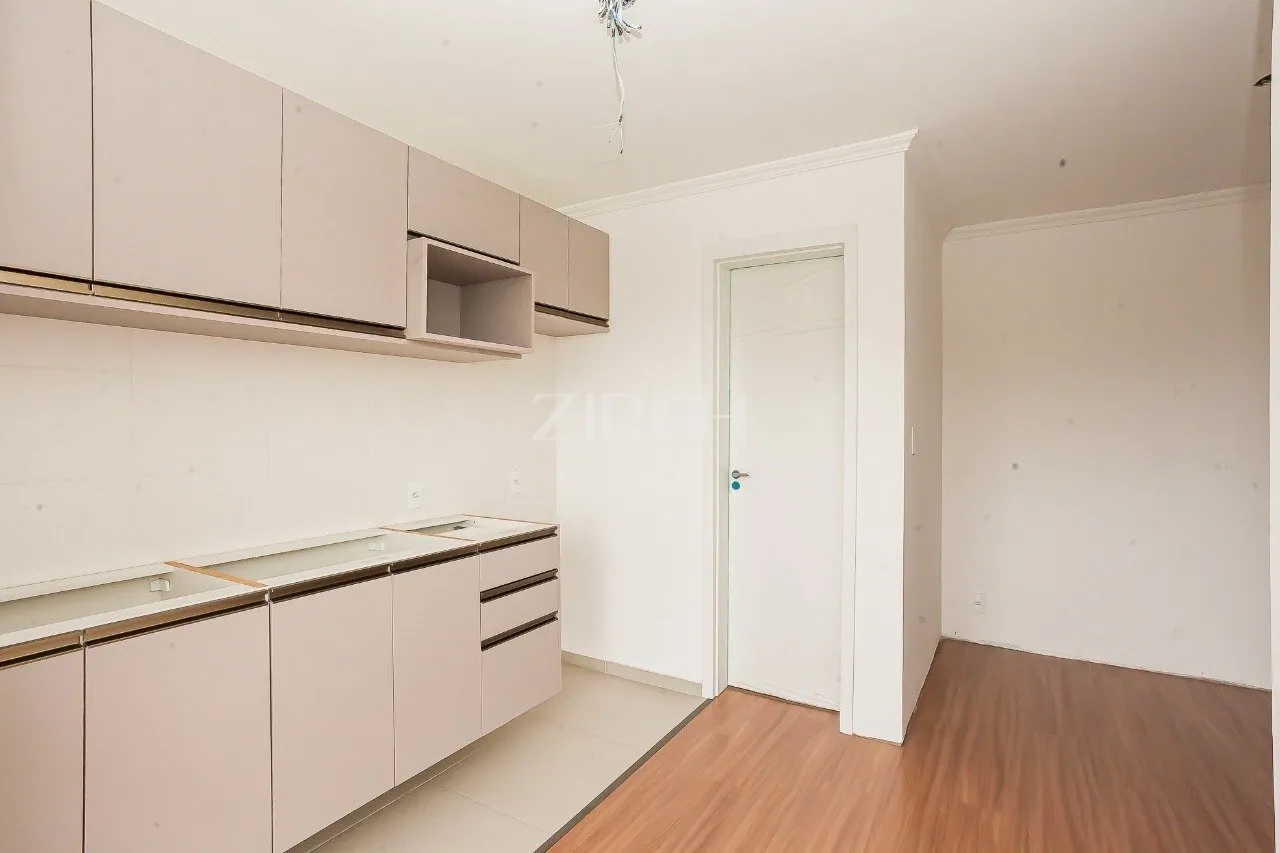 2-bedroom apartment with wood or laminate floors in Curitiba — photo 12