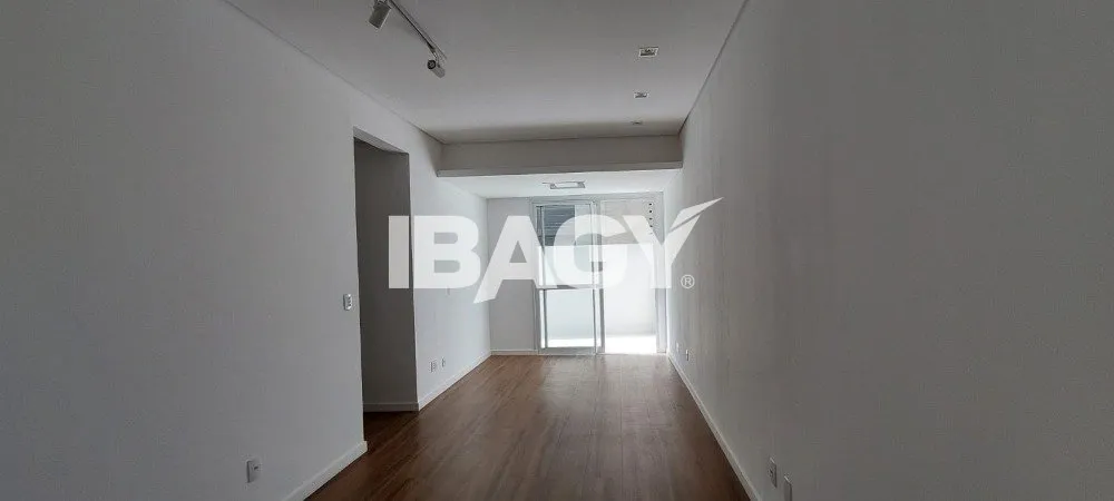 Apartamento de 2 dormitorios con cocina abierta y zona de lavado — photo 10