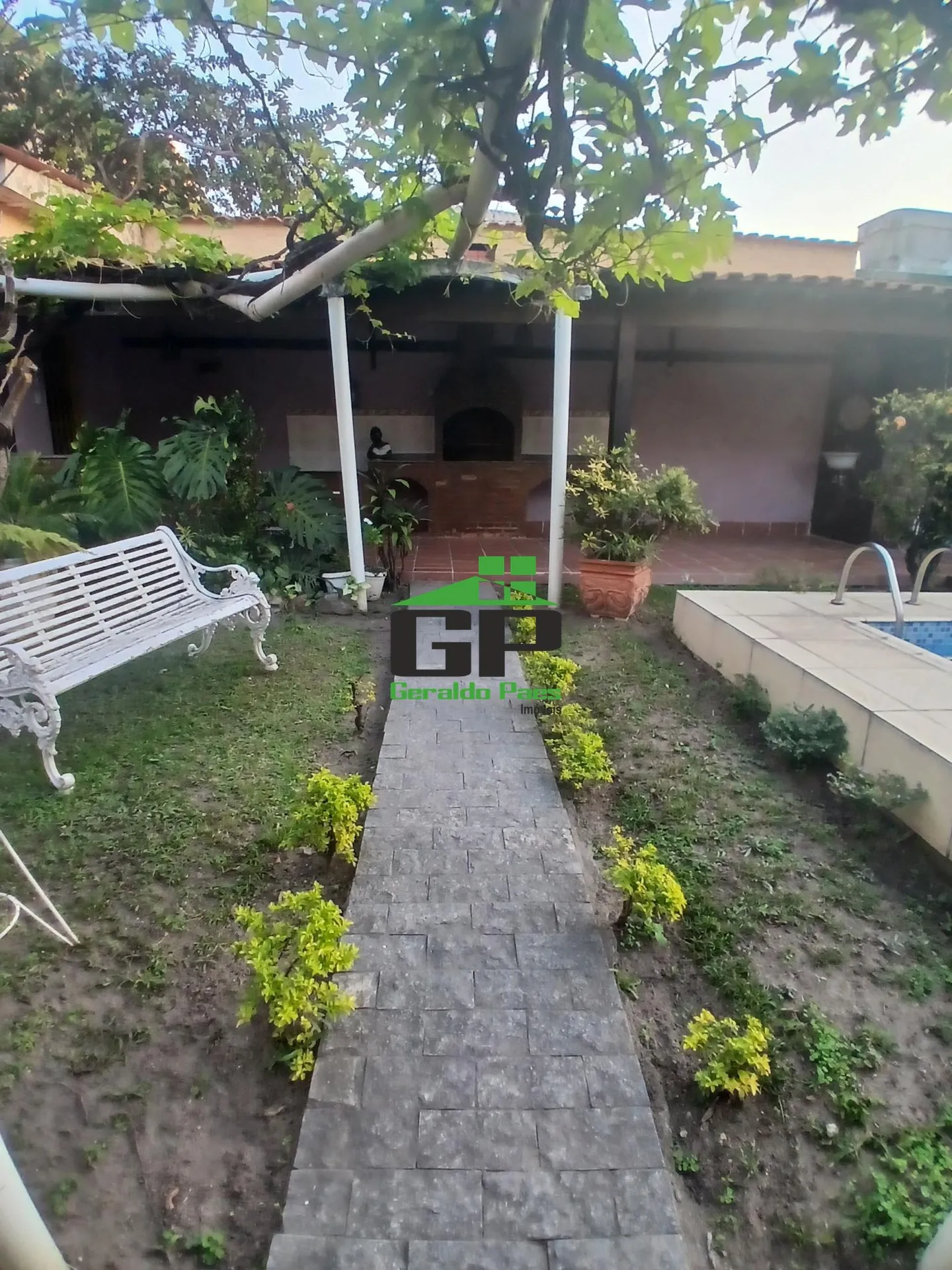 Casa de 349 m² com varanda gourmet e jardim — photo 23