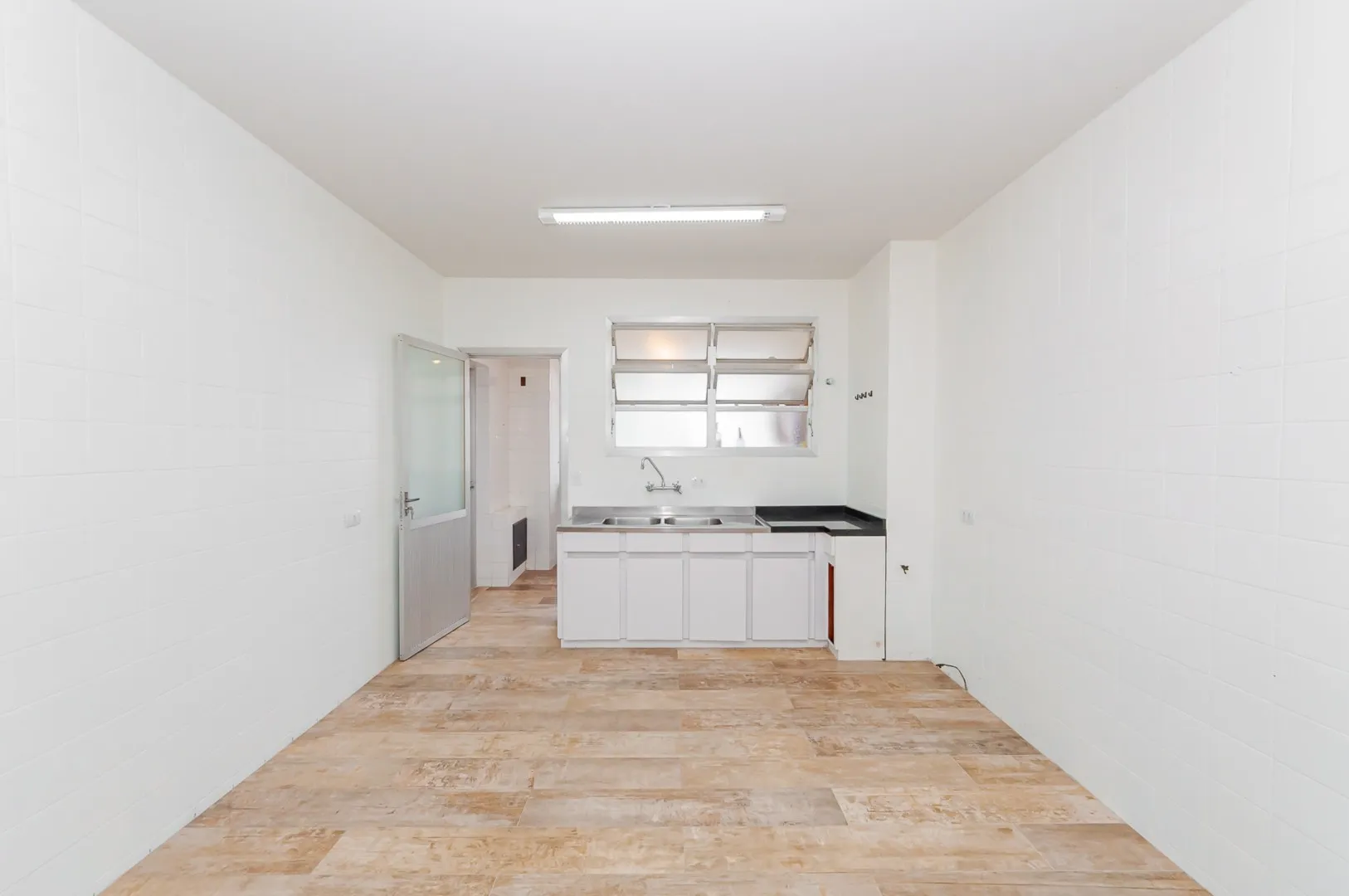 4-bedroom 239 m² apartment with 2 parking spots and 1 suite — photo 17