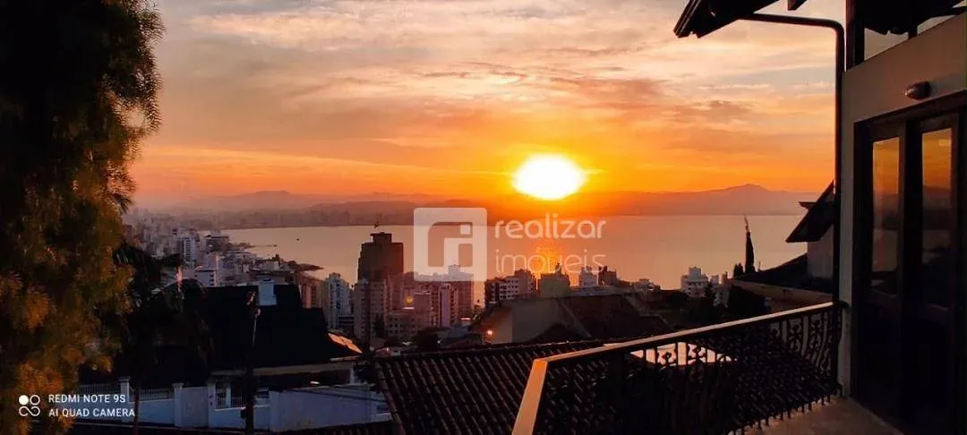 Casa con 4 dormitorios en suite y ventanales del suelo al techo — photo 31