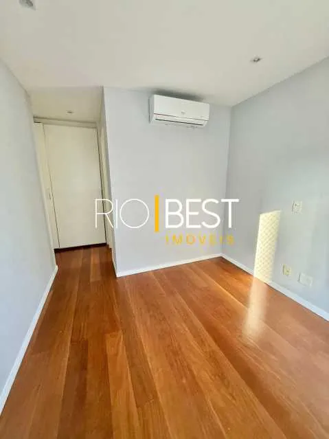 Apartment with 4 bedrooms and a glazed balcony view — photo 11