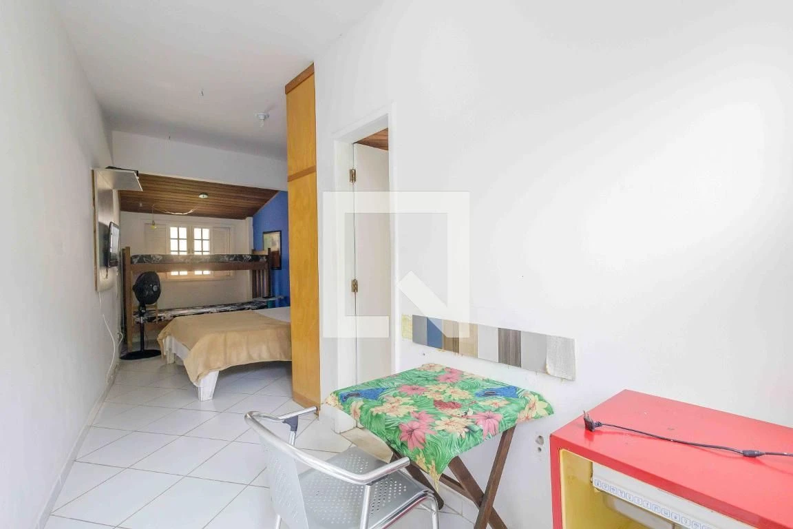House with 6 bedrooms, private garden and condo pool — photo 57