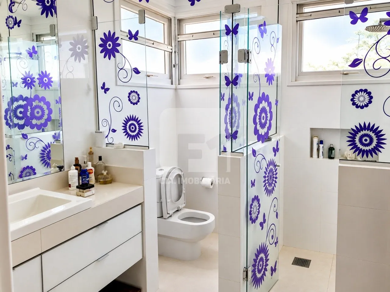 Furnished 9-suite house with open-plan kitchen — photo 18