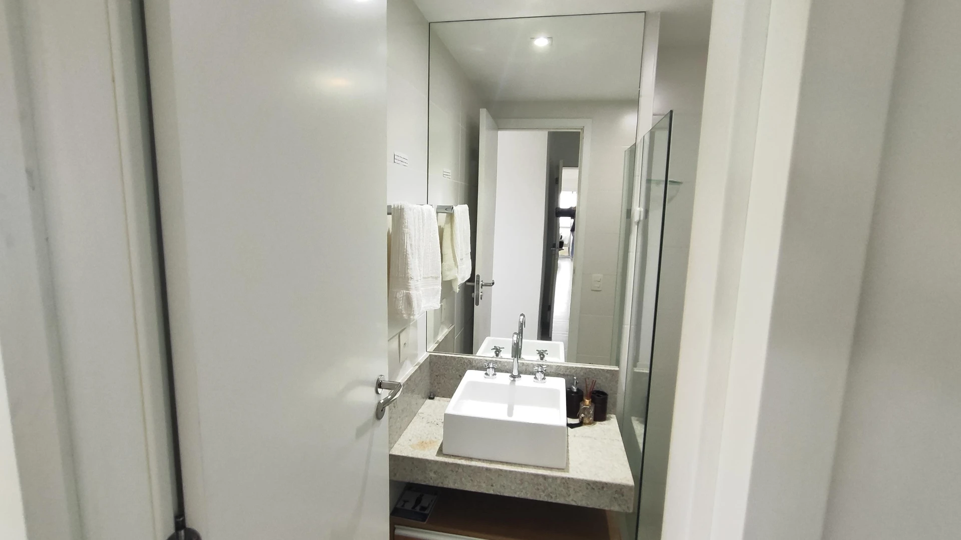 3-bedroom apartment with a glass-enclosed balcony — photo 17