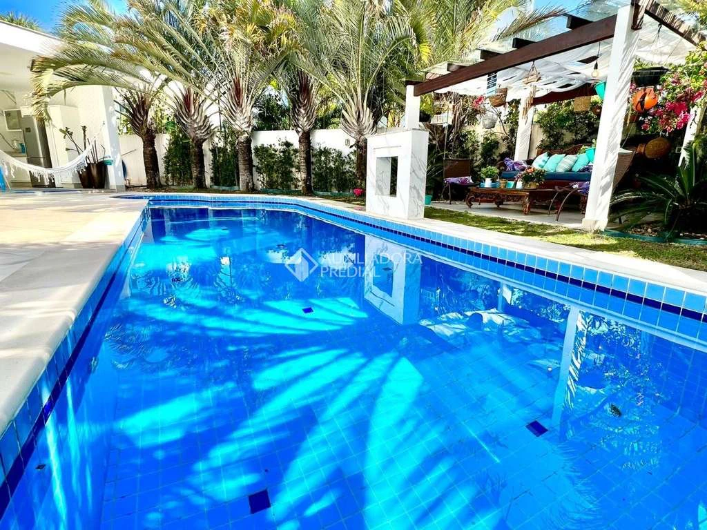 840 m² house with 6 bedrooms, no parking