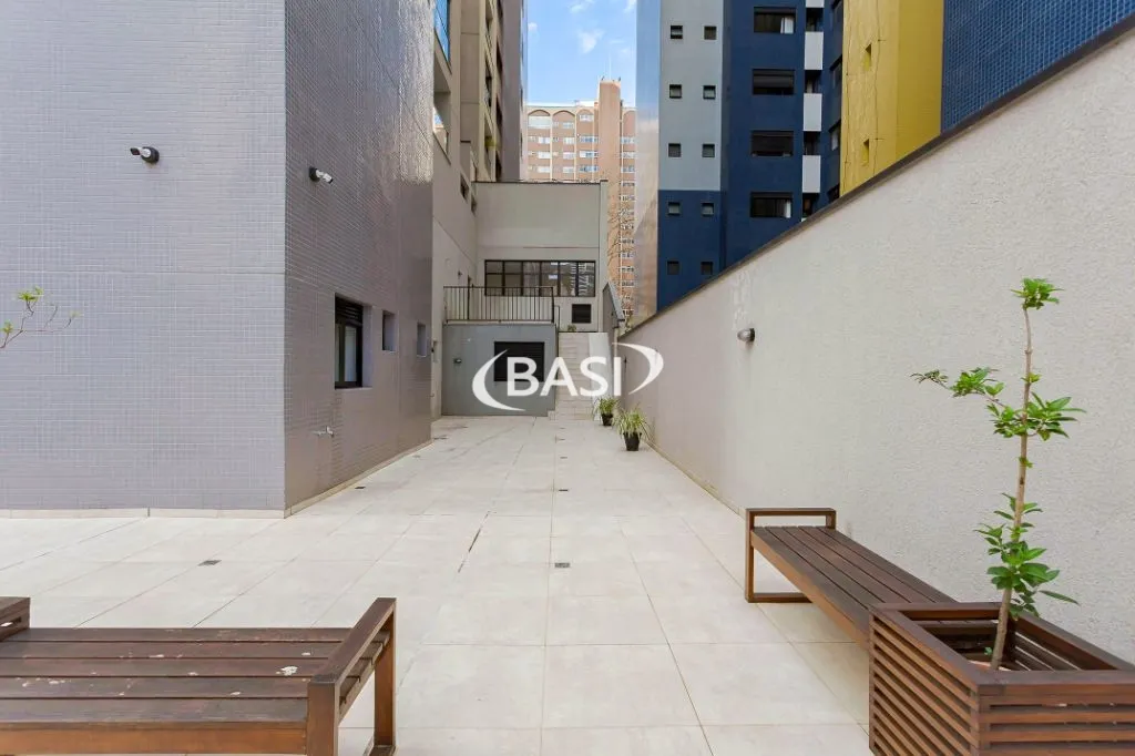 Glass-enclosed balcony in a 3-bedroom apartment, 80 m² — photo 70