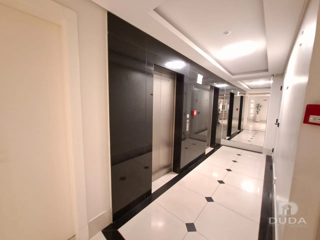 2-bedroom apartment in a building with a gym — photo 17