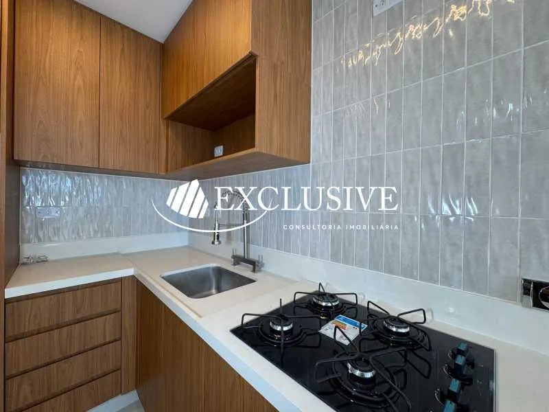 One-bedroom apartment with a mountain view — photo 6
